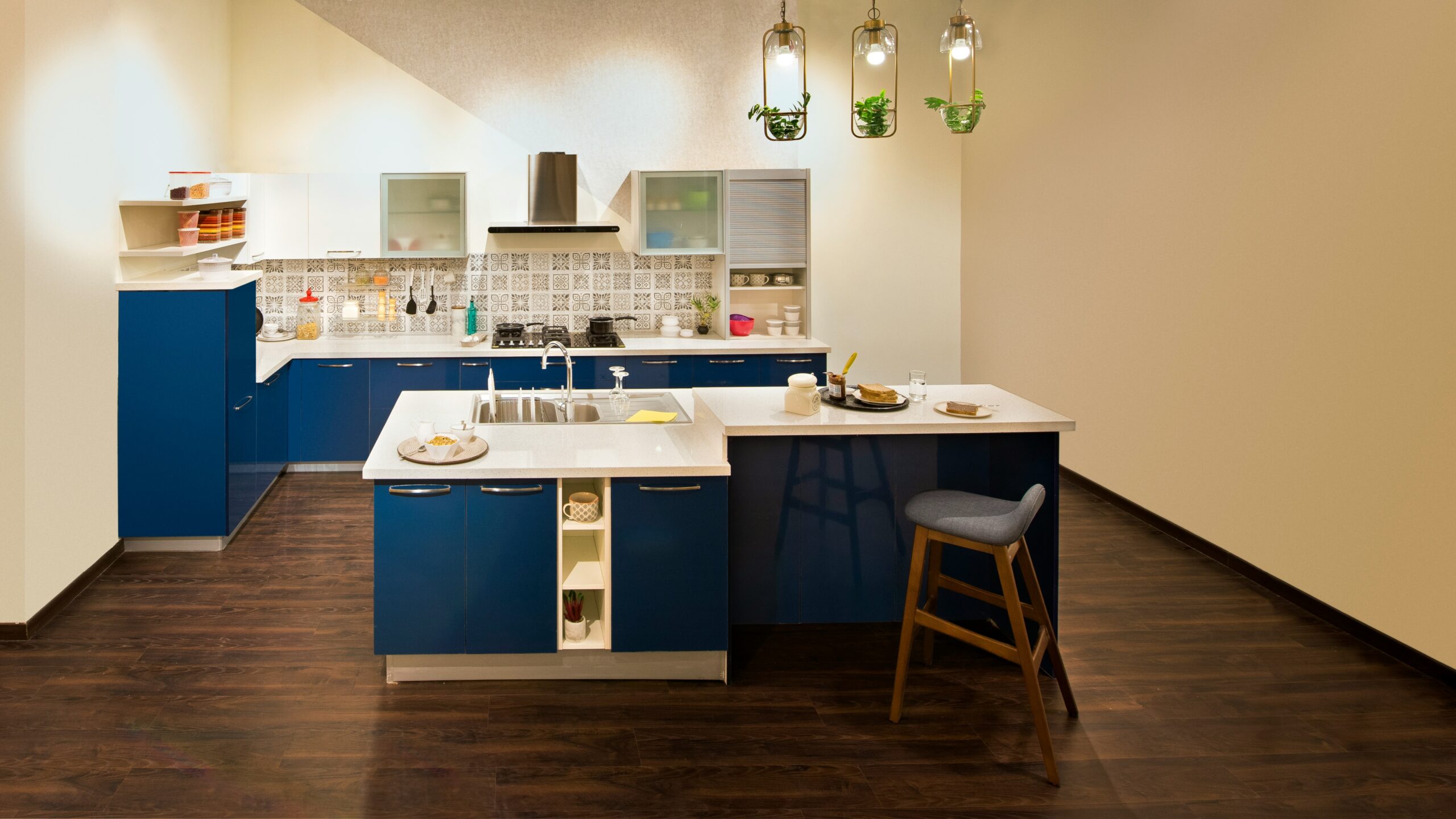 blue-and-white kitchen cupboard and isel